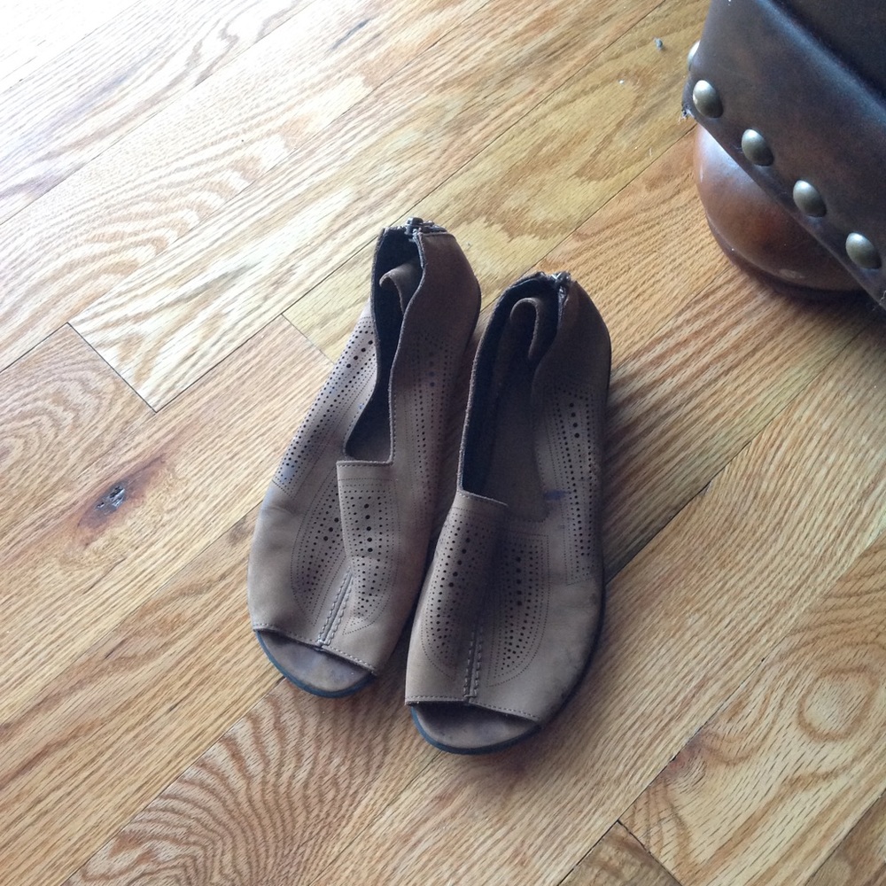 Meucci peep toe shoes